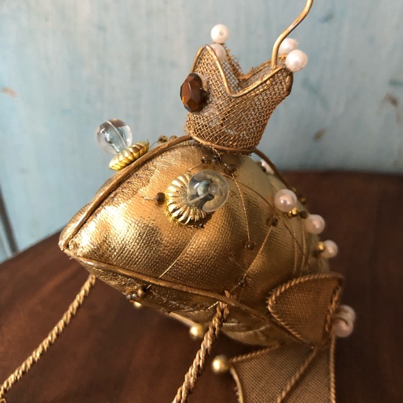 A toad to kiss to find your handsome prince! And he’s pretty cute….. - Picture 12 of 12